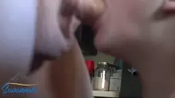Nahaufnahme Gesicht, Mund offen, Augen halb geschlossen