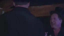 Schwarzhaarige Braut mit Strapsen auf Holzbank im Freien gefickt – Hardcore Porno